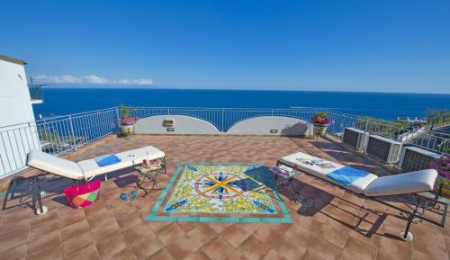 One-Bedroom Apartment with Sea View - Blue