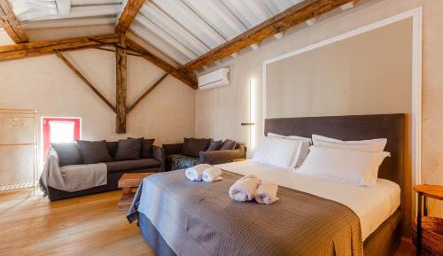 Deluxe King Suite