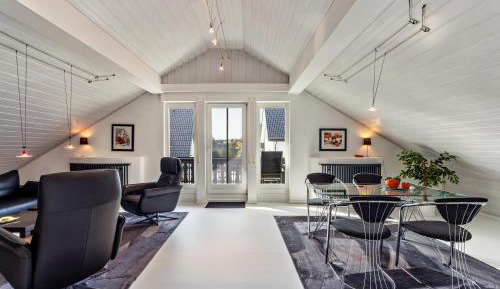Superior One-Bedroom Apartment with Balcony