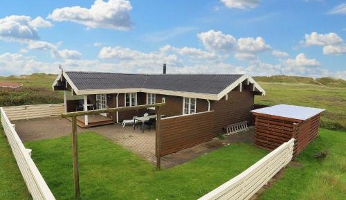 Three-Bedroom Holiday Home 