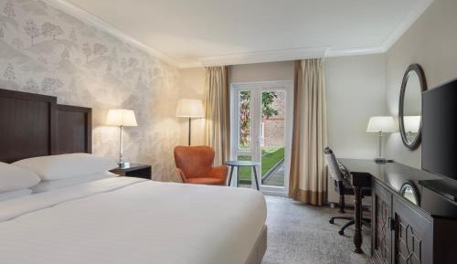 Deluxe King Room