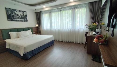Deluxe Queen Room