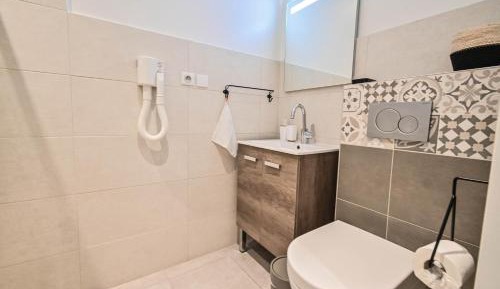Small Studio ( 1 Adult)
