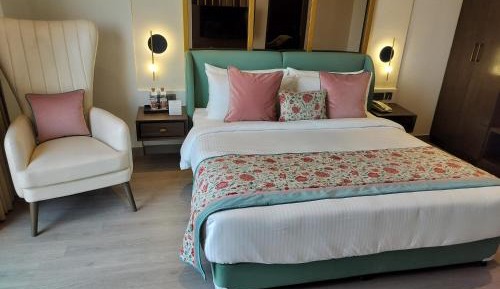 Suite with Complimentary Early Check in and Late Check Out (Subject to Availability),  15% Discount on F&B services, 10% Discount on Laundry service