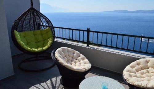 Comfort One-Bedroom Apartment with Sea View 