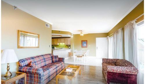 Three-Bedroom Apartment with Mountain View