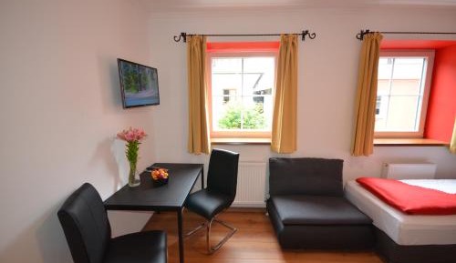Family Room (2 Adults + 2 Children)