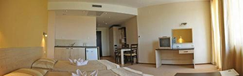 Studio (2 Adults + 1 Child)