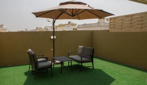 This spacious apartment consists of 1 living room, 1 separate bedroom and 1 bathroom with a bath and a shower. In the well-fitted kitchen, guests will find a refrigerator, a dishwasher, kitchenware and an oven. The apartment provides a washing machine, a 