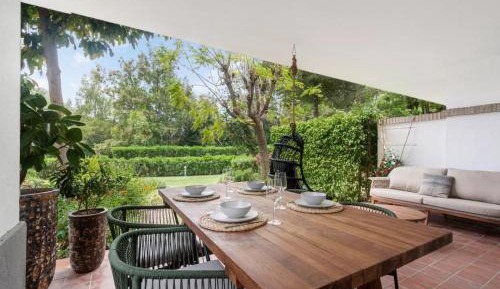 Apartment with Garden View