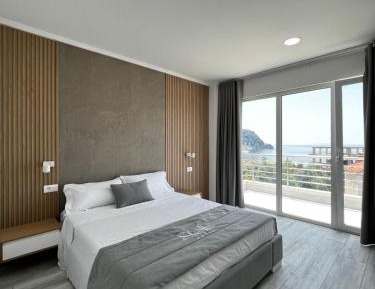 Deluxe Double Room with Balcony and Sea View
