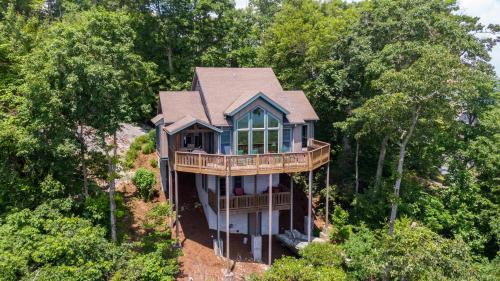 Four-Bedroom Holiday Home
