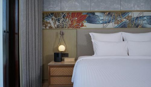 Deluxe King Room with Balcony