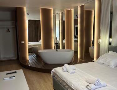 Superior King Suite