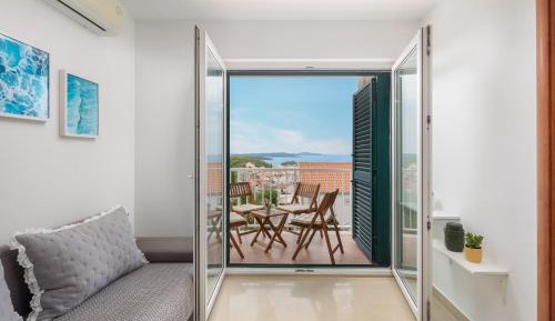 One-Bedroom Apartment with Sea View