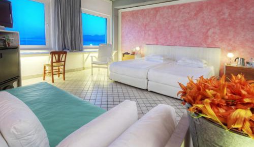 Double or Twin Room with Sea View