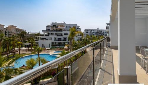 Luxury Apartment with Pool and Golf view