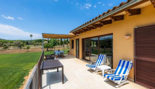 Villa with Garden View