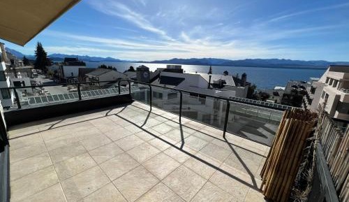 Apartment with Lake View