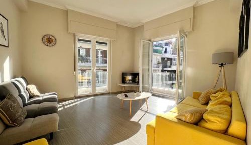 Deluxe Queen Suite