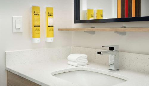King Room with Bath Tub - Mobility Access