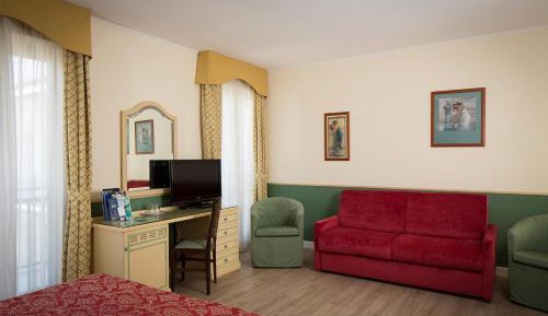 Family Room (2 Adults + 2 Children)