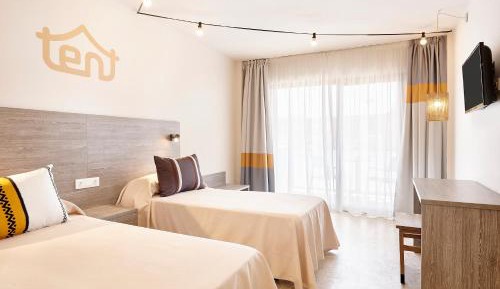 Twin Room & Unlimited Brunch
