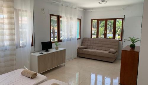 Family Room with Garden View