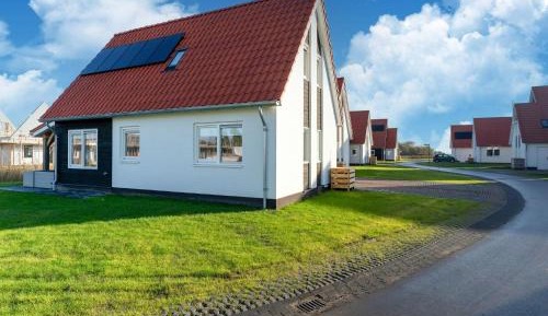 Three-Bedroom Holiday Home 