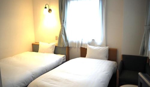 Small Twin Room - Non-Smoking