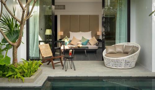 Suite Pool Access