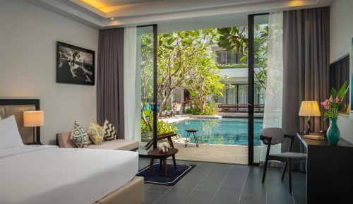 Deluxe Pool Access 