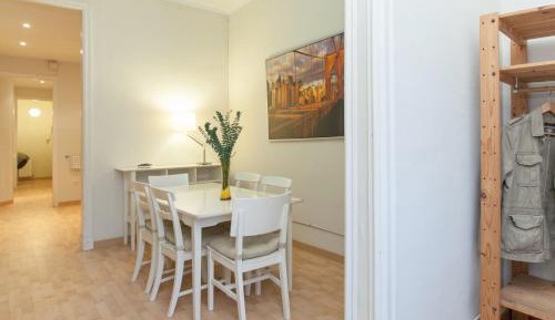 Three-Bedroom Apartment C - Aragó 423