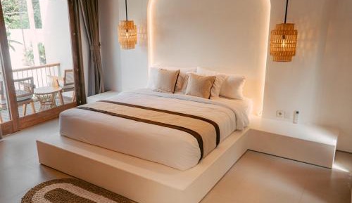 Suite with Pool View
