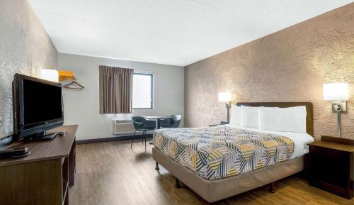Queen Room - Non-Smoking