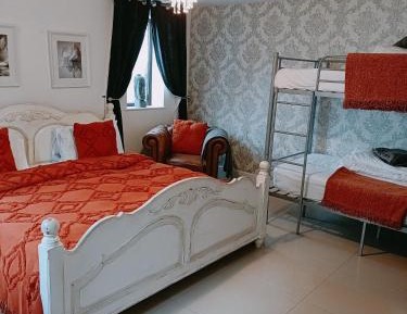 Deluxe Family Room