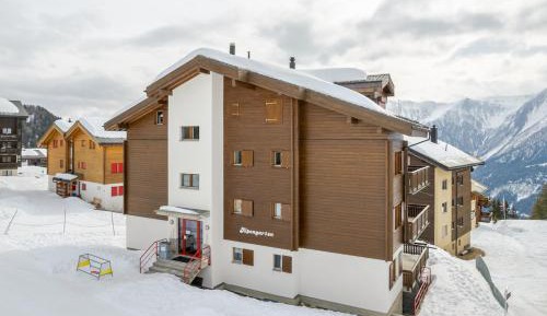 Apartment with Mountain View