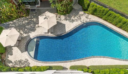 Apartment with Pool View 