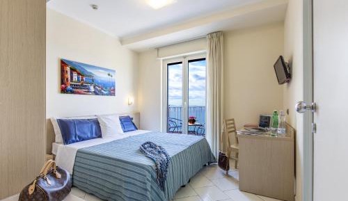 Double or Twin Room with Sea View and Parking
