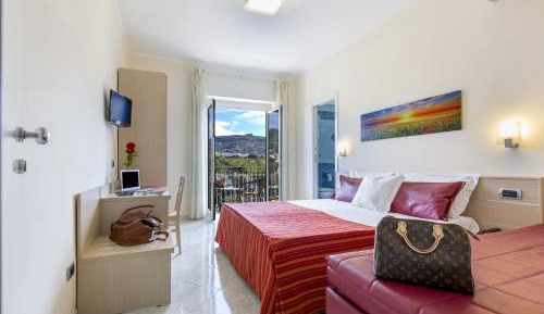 Double or Twin Room with Mountain View