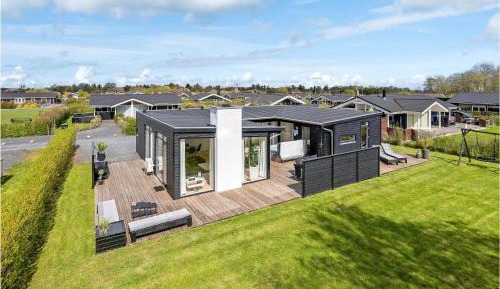 Four-Bedroom Holiday Home