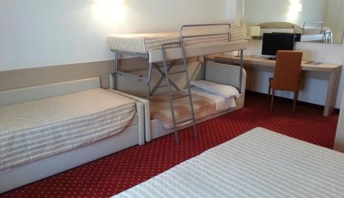 Family Room (5 Adults)