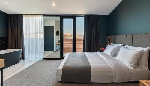 Deluxe Double Room with Bath