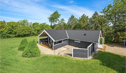 Three-Bedroom Holiday Home 