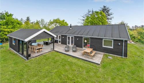 Three-Bedroom Holiday Home 