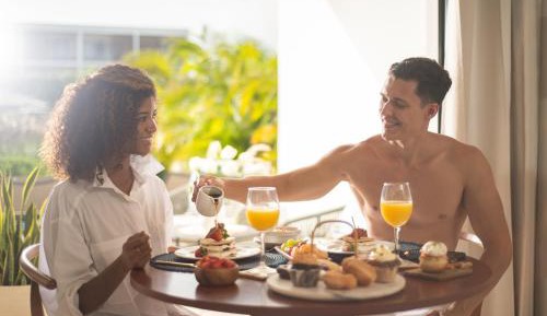 Honeymoon Junior Suite Swim-Up
