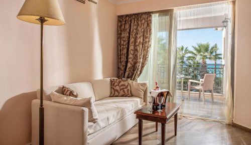Junior Suite with Pool and Sea View