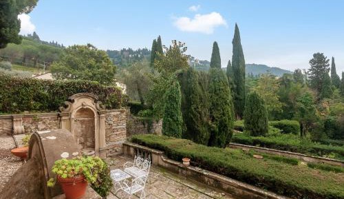 Villa with Garden View