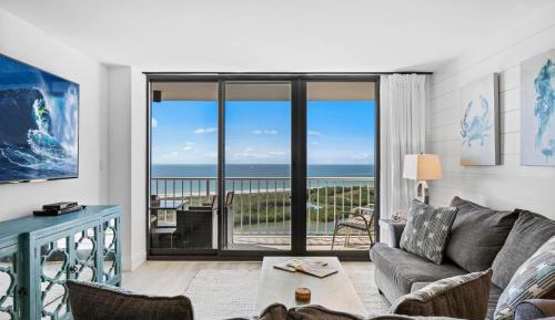 Two-Bedroom Apartment with Balcony and Sea View