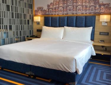 King Suite with Dining and Kitchenette